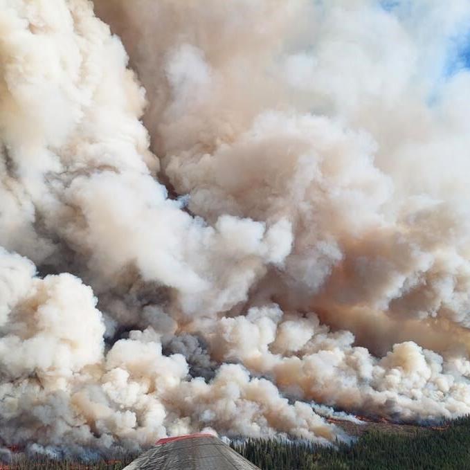 Some people stay as blaze with 'extreme fire behaviour' singes Fort Nelson, B.C.